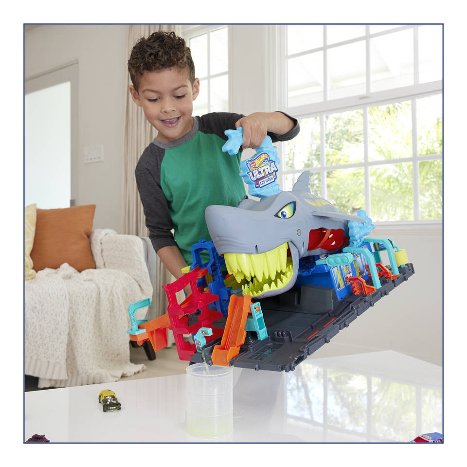 Hot Wheels City Ultra Shark Car Wash