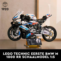 LEGO Technic BMW M 1000 RR 42130 productafbeelding 5