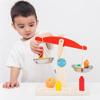 New Classic Toys houten weegschaal productafbeelding 4