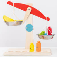 New Classic Toys houten weegschaal productafbeelding 5