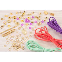 Make It Real suede armbandjes met bedeltjes maken set productafbeelding 3