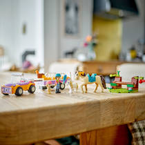 LEGO Friends paard en pony aanhangwagen 42634 productafbeelding 8