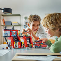 LEGO City brandweerkazerne en brandweerauto 60414 productafbeelding 5