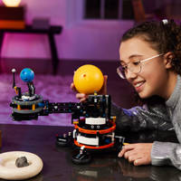 LEGO Technic de aarde en de maan in beweging 42179 productafbeelding 10
