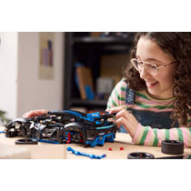 LEGO Technic Porsche GT4 e-Performance racewagen 42176 productafbeelding 4