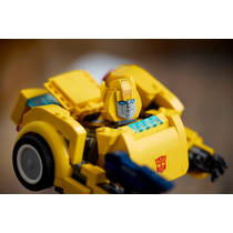 LEGO Icons Transformers: Bumblebee 10338 productafbeelding 8