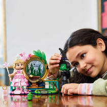 LEGO Wicked Elphaba en Glinda figuren 75682 productafbeelding 6