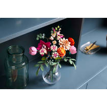 LEGO Botanicals roze boeket 10342 productafbeelding 4