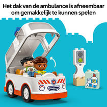 LEGO DUPLO ambulance met chauffeur 10447 Main Image - 2