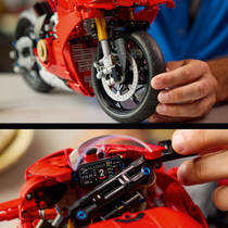 LEGO Technic Ducati Panigale V4 S motor 42202 productafbeelding 8