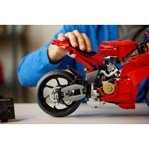 LEGO Technic Ducati Panigale V4 S motor 42202 productafbeelding 9