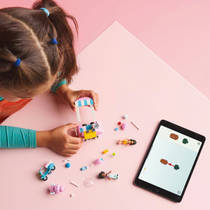 LEGO Friends suikerspinkraam en scooter 42643 productafbeelding 7