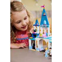 LEGO Disney Princess Assepoesters kasteel en paardenkoets 43275 productafbeelding 9