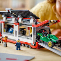LEGO City F1 truck met RB20 en AMR24 F1 auto's 60445 productafbeelding 6
