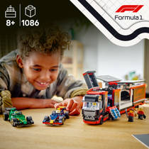 LEGO City F1 truck met RB20 en AMR24 F1 auto's 60445 productafbeelding 2