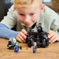 LEGO DC Batman Tumbler vs. Two-Face en The Joker 76303 Main Image - 3