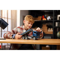 LEGO Technic vrachtwagen met kiepfunctie 42203 productafbeelding 4