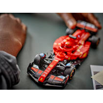LEGO Speed Champions Ferrari SF-24 F1 racewagen 77242 productafbeelding 4