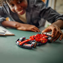LEGO Speed Champions Ferrari SF-24 F1 racewagen 77242 productafbeelding 7