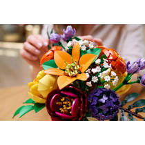 LEGO Botanicals bloemstuk 10345 productafbeelding 5