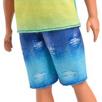 Ken fashionista pop met strandoutfit productafbeelding 4
