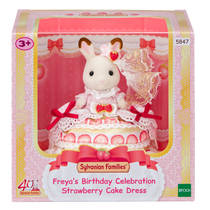 Sylvanian Families Freya's verjaardag set aardbeien cake jurk 5847 productafbeelding 2