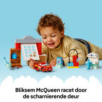 LEGO Disney McQueens bezoek aan Docs garage 10456 productafbeelding 6