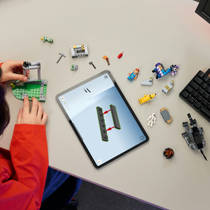 LEGO Fortnite Peely en Sparkplugs kamp 77075 productafbeelding 7