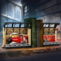 LEGO Harry Potter boekensteun de Zweinstein Express 76450 productafbeelding 9