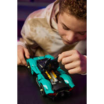LEGO Technic Aston Martin Valkyrie 42208 productafbeelding 5