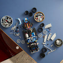 LEGO Technic 2 Fast 2 Furious Nissan Skyline GT-R (R34) auto 42210 productafbeelding 9
