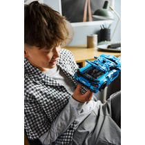 LEGO Technic Chevrolet Corvette Stingray 42217 productafbeelding 4