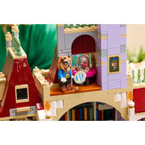 LEGO Disney Princess Belle en het Beest kasteel 43263 productafbeelding 5