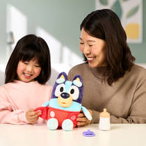 Bluey Cuddle & Care interactieve knuffel productafbeelding 8
