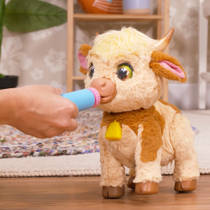 FurReal Maggie de koe interactieve knuffel productafbeelding 5