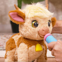 FurReal Maggie de koe interactieve knuffel productafbeelding 7