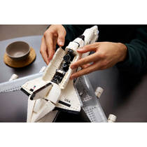 LEGO Icons Shuttle Carrier Aircraft 10360 productafbeelding 4