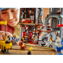 LEGO Creator 3-in-1 middeleeuws kasteel met ridders te paard 31168 productafbeelding 3