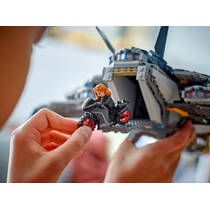 LEGO Marvel Avengers: Age of Ultron Quinjet 76325 productafbeelding 8