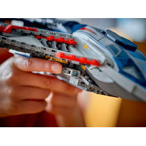 LEGO Marvel Avengers: Age of Ultron Quinjet 76325 productafbeelding 3