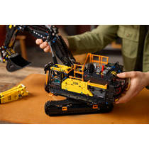 LEGO Technic Volvo EC500 Hybrid graafmachine 42215 productafbeelding 9