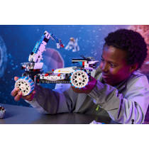 LEGO Technic Lunar Outpost maanrover ruimtevoertuig 42211 productafbeelding 4