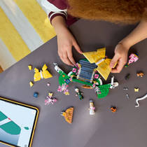 LEGO Wicked Glinda's trouwdag 75688 productafbeelding 4