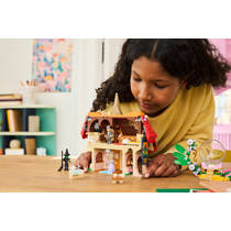 LEGO Wicked Glinda en Elphaba bezoeken Munchkinland 75690 productafbeelding 5