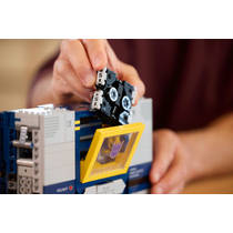 LEGO Icons Transformers: Soundwave 10358 productafbeelding 5
