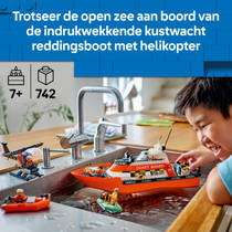 LEGO City kustwacht reddingsboot met helikopter 60504 productafbeelding 8