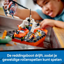 LEGO City kustwacht reddingsboot met helikopter 60504 productafbeelding 10