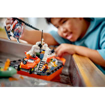 LEGO City kustwacht reddingsboot met helikopter 60504 productafbeelding 2
