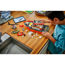 LEGO City kustwacht reddingsboot met helikopter 60504 productafbeelding 4