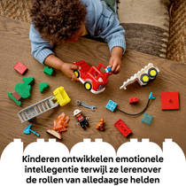 LEGO DUPLO brandweertruck met slang en brandweerman 10473 productafbeelding 4
